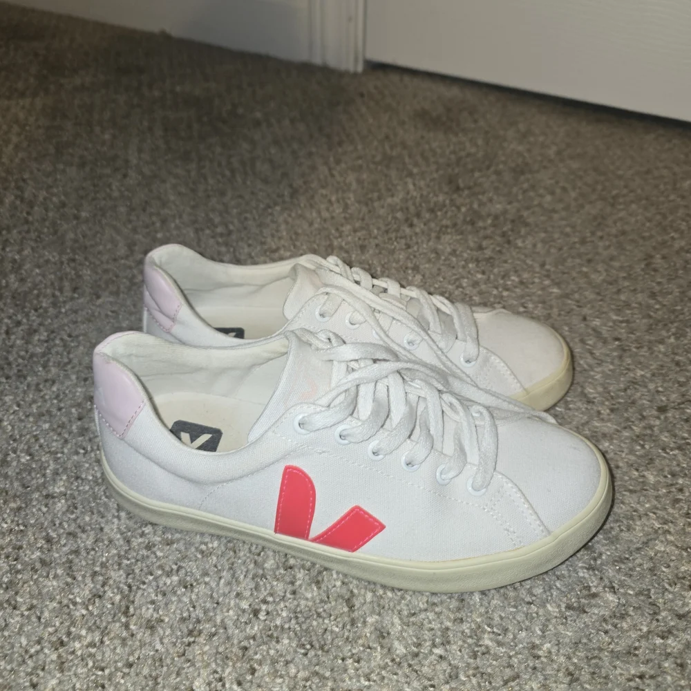 Veja Women's Canvas Esplar SE Low Sneakers In White Rose Size 7 - Picture 4 of 9
